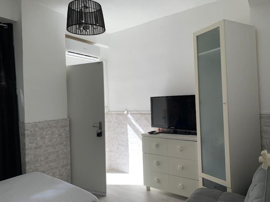 Apartamento Estudio Con Entrada Independiente En *